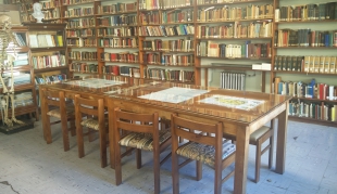 Una puerta al estudio: un recorrido por la Biblioteca del Colegio